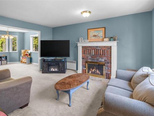 1590 Wilmot Ave, Shawnigan Lake, BC - Indoor Photo Showing Living Room With Fireplace