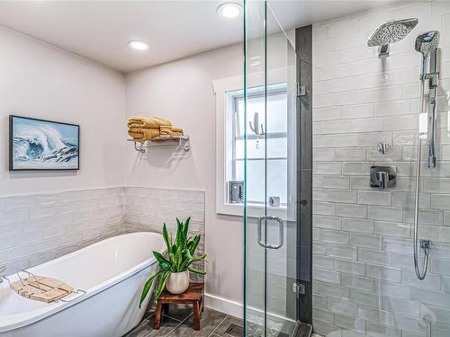 35-529 Johnstone Rd, Parksville, BC - Indoor Photo Showing Bathroom