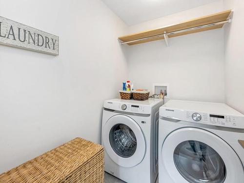 1950 Farleigh Way, Duncan, BC - Indoor Photo Showing Laundry Room