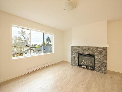 539 Armishaw Rd, Nanaimo, BC - Indoor Photo Showing Living Room With Fireplace