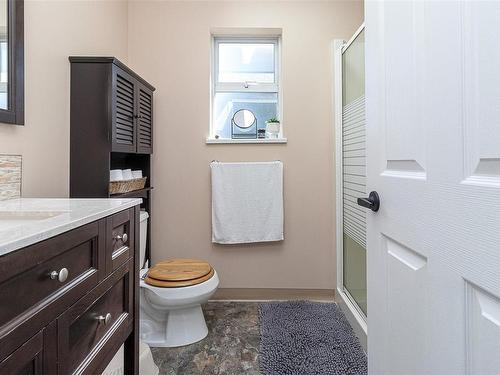 5582 Garibaldi Dr, Nanaimo, BC - Indoor Photo Showing Bathroom