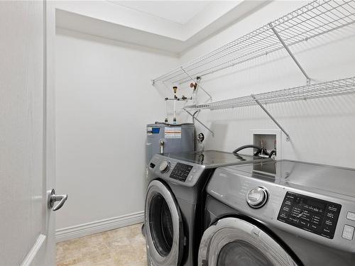 20-1646 Balmoral Ave, Comox, BC - Indoor Photo Showing Laundry Room