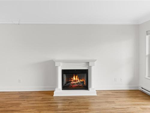 20-1646 Balmoral Ave, Comox, BC - Indoor Photo Showing Living Room With Fireplace