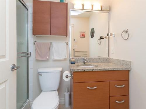 202-2380 Brethour Ave, Sidney, BC - Indoor Photo Showing Bathroom