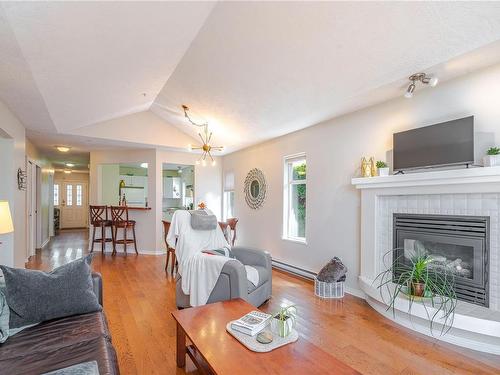 27-126 Hallowell Rd, View Royal, BC - Indoor Photo Showing Living Room With Fireplace