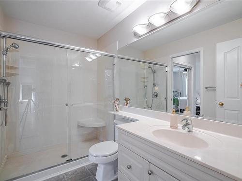 27-126 Hallowell Rd, View Royal, BC - Indoor Photo Showing Bathroom
