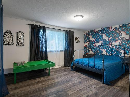 8590 Bland Rd, Port Alberni, BC - Indoor Photo Showing Bedroom