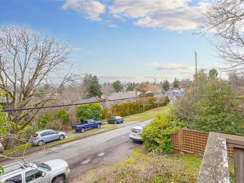976 Cloverdale Ave, Saanich, BC - Indoor With Fireplace