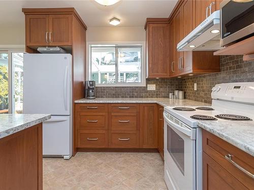 4918 Alamida Cres, Saanich, BC - Indoor Photo Showing Kitchen