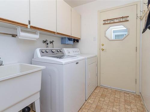 4918 Alamida Cres, Saanich, BC - Indoor Photo Showing Laundry Room