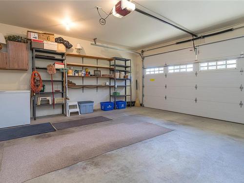 4918 Alamida Cres, Saanich, BC - Indoor Photo Showing Garage