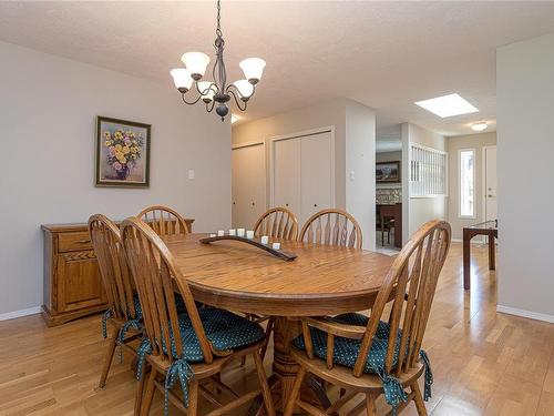 4918 Alamida Cres, Saanich, BC - Indoor Photo Showing Dining Room