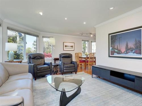 314-1149 Rockland Ave, Victoria, BC - Indoor Photo Showing Living Room