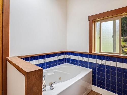 3145 Yellow Point Rd, Ladysmith, BC - Indoor Photo Showing Bathroom