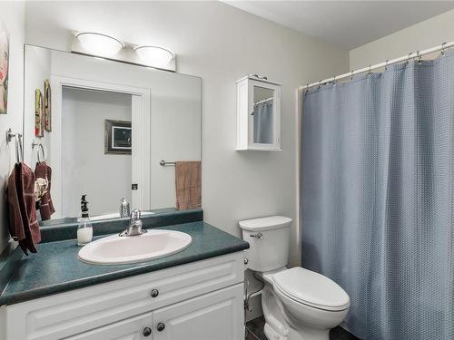 155 Hamilton Ave, Parksville, BC - Indoor Photo Showing Bathroom