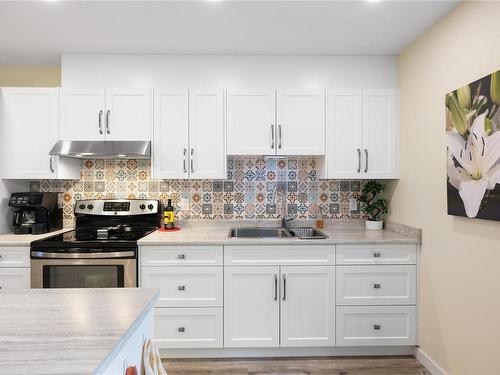 155 Hamilton Ave, Parksville, BC - Indoor Photo Showing Kitchen With Double Sink