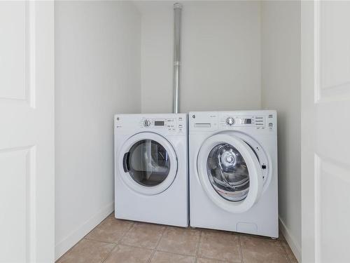 803-1675 Crescent View Dr, Nanaimo, BC - Indoor Photo Showing Laundry Room