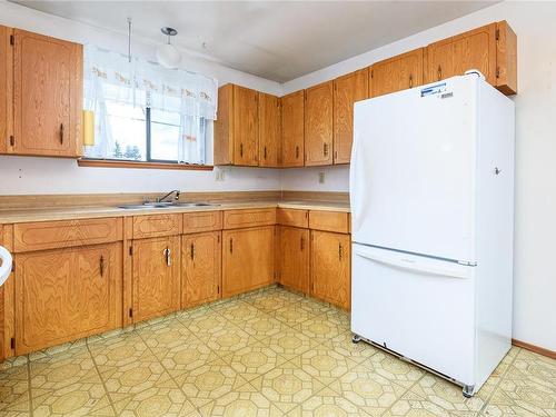 3330 Egremont Rd, Cumberland, BC - Indoor Photo Showing Kitchen With Double Sink