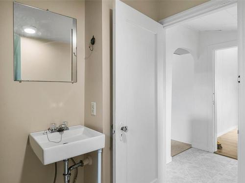 609 Prideaux St, Nanaimo, BC - Indoor Photo Showing Bathroom