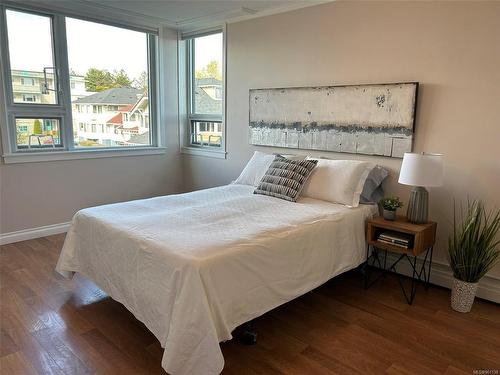 403-670 Dallas Rd, Victoria, BC - Indoor Photo Showing Bedroom