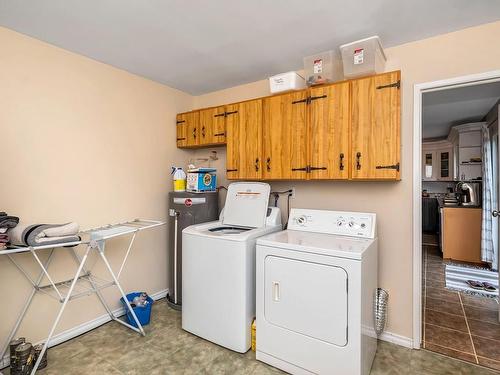 A-930 Old Esquimalt Rd, Esquimalt, BC - Indoor Photo Showing Laundry Room