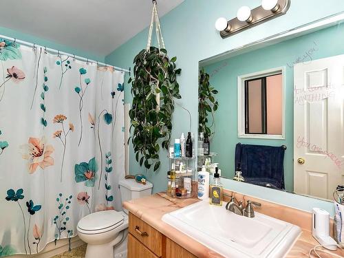 A-930 Old Esquimalt Rd, Esquimalt, BC - Indoor Photo Showing Bathroom