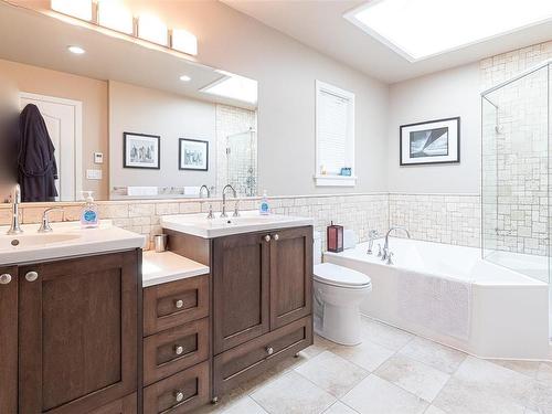 772 Treanor Ave, Langford, BC - Indoor Photo Showing Bathroom