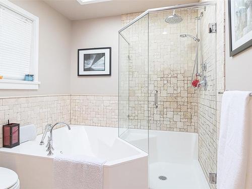 772 Treanor Ave, Langford, BC - Indoor Photo Showing Bathroom