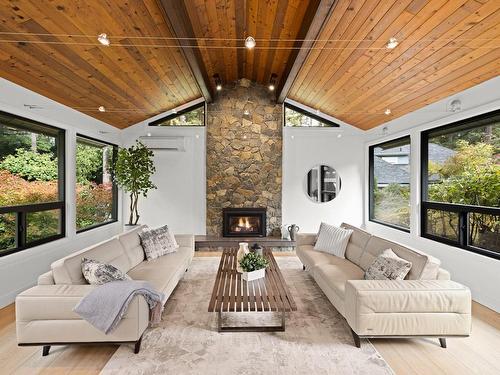 973 Wagonwood Pl, Saanich, BC - Indoor Photo Showing Living Room With Fireplace