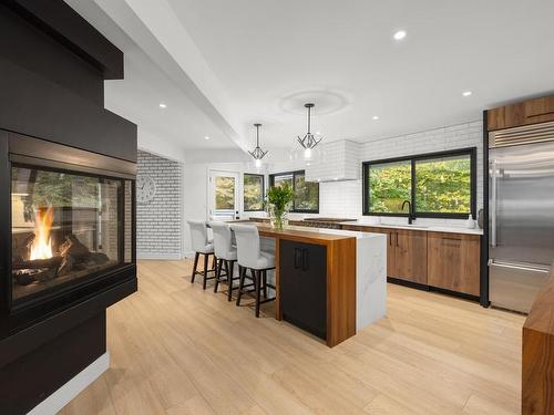 973 Wagonwood Pl, Saanich, BC - Indoor Photo Showing Kitchen With Upgraded Kitchen