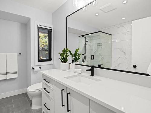 973 Wagonwood Pl, Saanich, BC - Indoor Photo Showing Bathroom