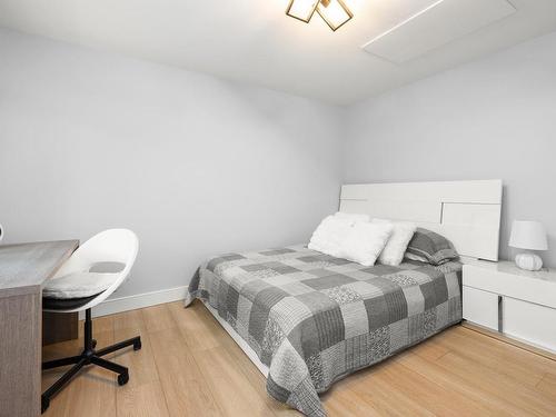973 Wagonwood Pl, Saanich, BC - Indoor Photo Showing Bedroom