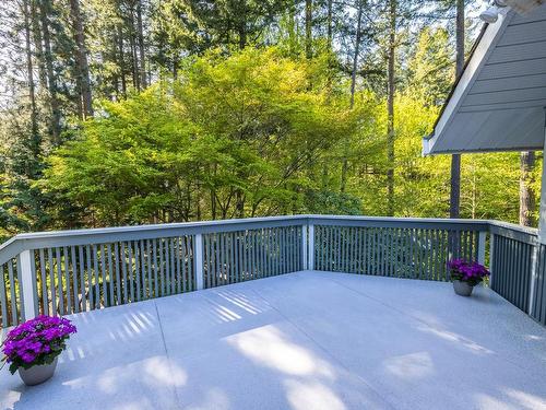 973 Wagonwood Pl, Saanich, BC - Outdoor