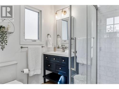 664 Armour Crescent, Kelowna, BC - Indoor Photo Showing Bathroom