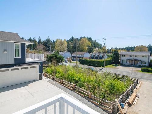 2466 Rosstown Rd, Nanaimo, BC - Outdoor