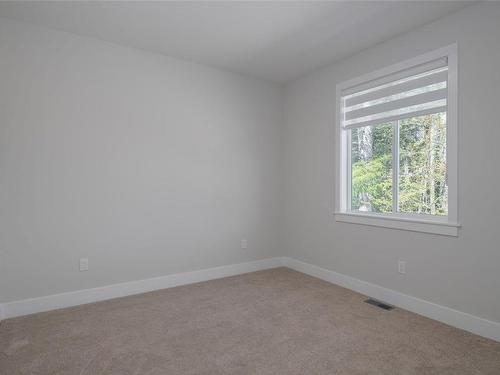 2466 Rosstown Rd, Nanaimo, BC - Indoor Photo Showing Other Room