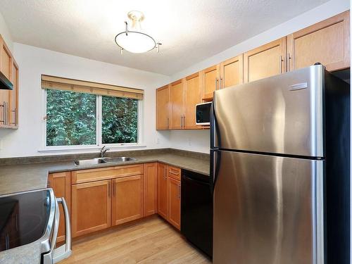 106-840 Shamrock Pl, Comox, BC - Indoor Photo Showing Kitchen With Double Sink