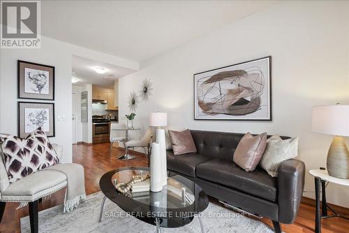 #1107 -15 Maplewood Ave, Toronto, ON - Indoor Photo Showing Living Room