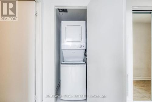 4206 - 85 Wood Street, Toronto, ON -  Photo Showing Laundry Room