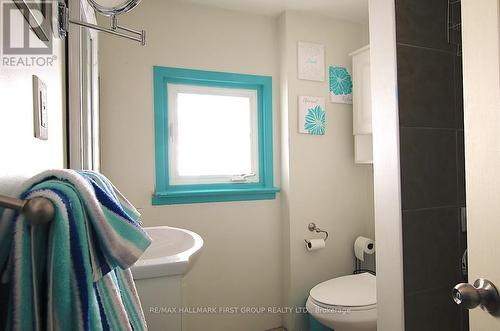 121 Montrave Ave, Oshawa, ON - Indoor Photo Showing Bathroom
