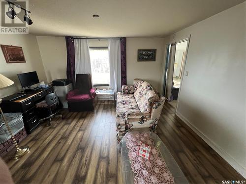 302 East Grid Road, Wiseton, SK - Indoor Photo Showing Living Room