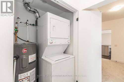 #404 -6 Spice Way, Barrie, ON - Indoor Photo Showing Laundry Room