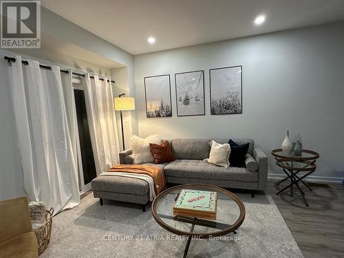 79 Winters Crescent, Collingwood, ON - Indoor Photo Showing Living Room