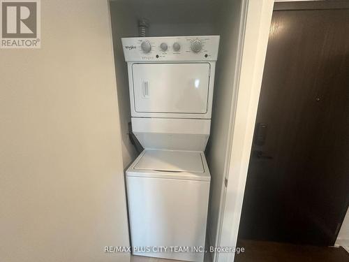 #405 -56 Lakeside Terr, Barrie, ON - Indoor Photo Showing Laundry Room