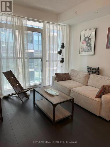 506 - 56 Annie Craig Drive, Toronto, ON - Indoor Photo Showing Living Room