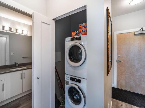508-20 Barsby Ave, Nanaimo, BC - Indoor Photo Showing Laundry Room