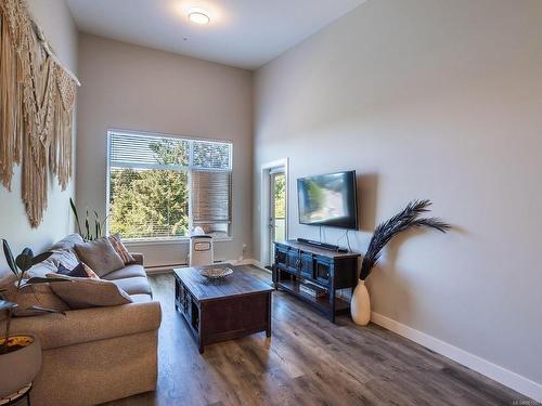 508-20 Barsby Ave, Nanaimo, BC - Indoor Photo Showing Living Room