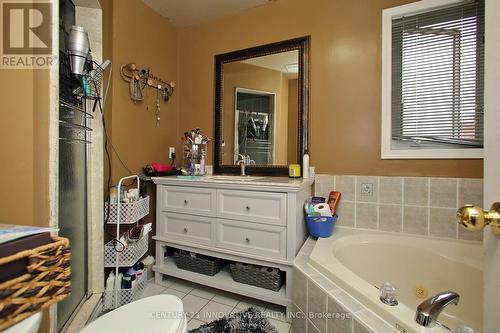 6565 Song Bird Cres, Mississauga, ON - Indoor Photo Showing Bathroom