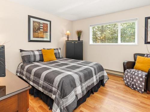 621 Cherry Point Rd, Cobble Hill, BC - Indoor Photo Showing Bedroom
