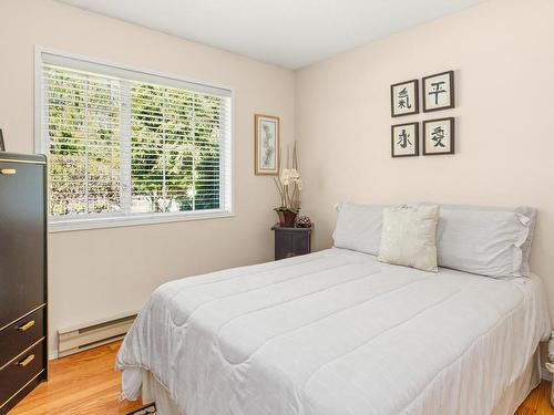 621 Cherry Point Rd, Cobble Hill, BC - Indoor Photo Showing Bedroom